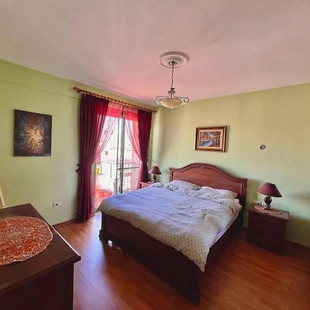Central Tirana Flat Near Bazaar Buitenkant foto