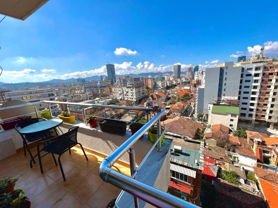 Central Tirana Flat Near Bazaar Buitenkant foto
