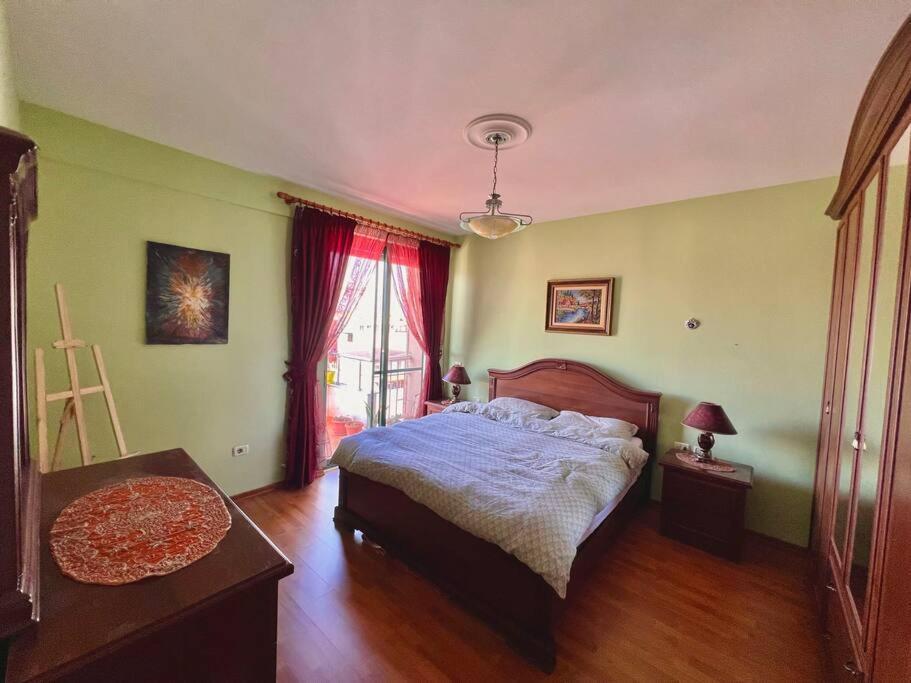 Central Tirana Flat Near Bazaar Buitenkant foto