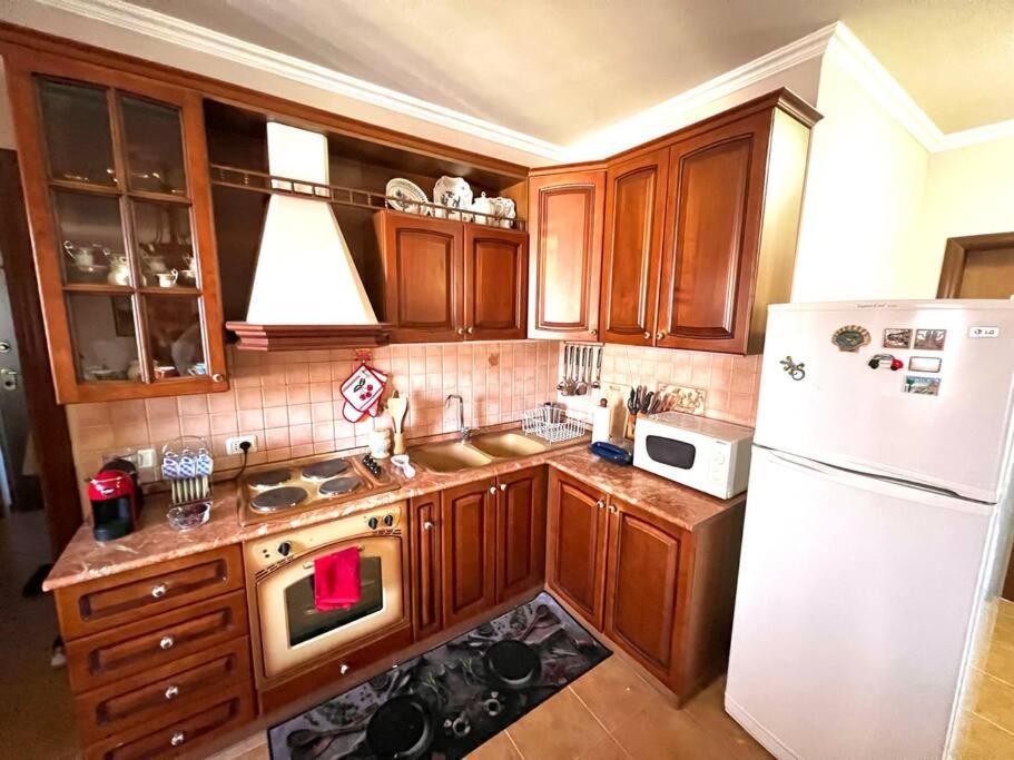 Central Tirana Flat Near Bazaar Buitenkant foto