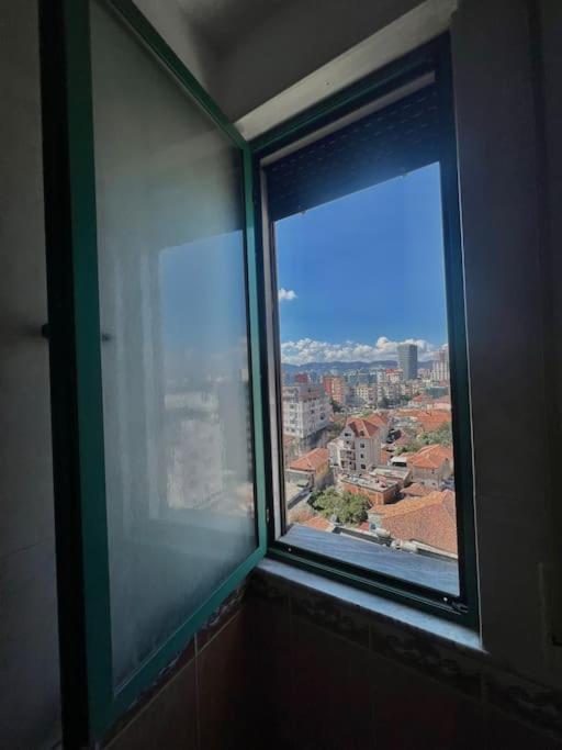 Central Tirana Flat Near Bazaar Buitenkant foto