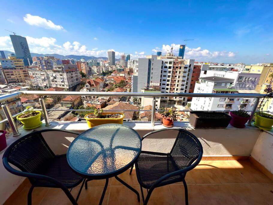 Central Tirana Flat Near Bazaar Buitenkant foto