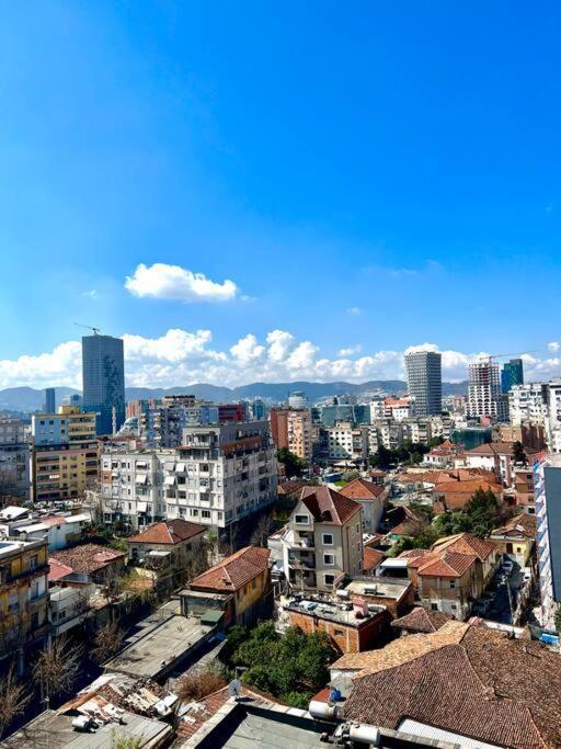Central Tirana Flat Near Bazaar Buitenkant foto