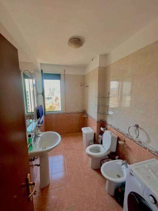 Central Tirana Flat Near Bazaar Buitenkant foto